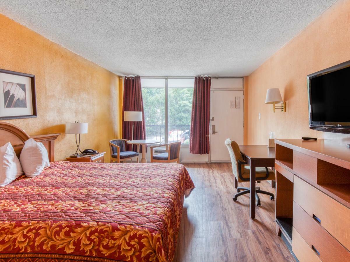 Budgetel Inn & Suites Форест-Парк Экстерьер фото