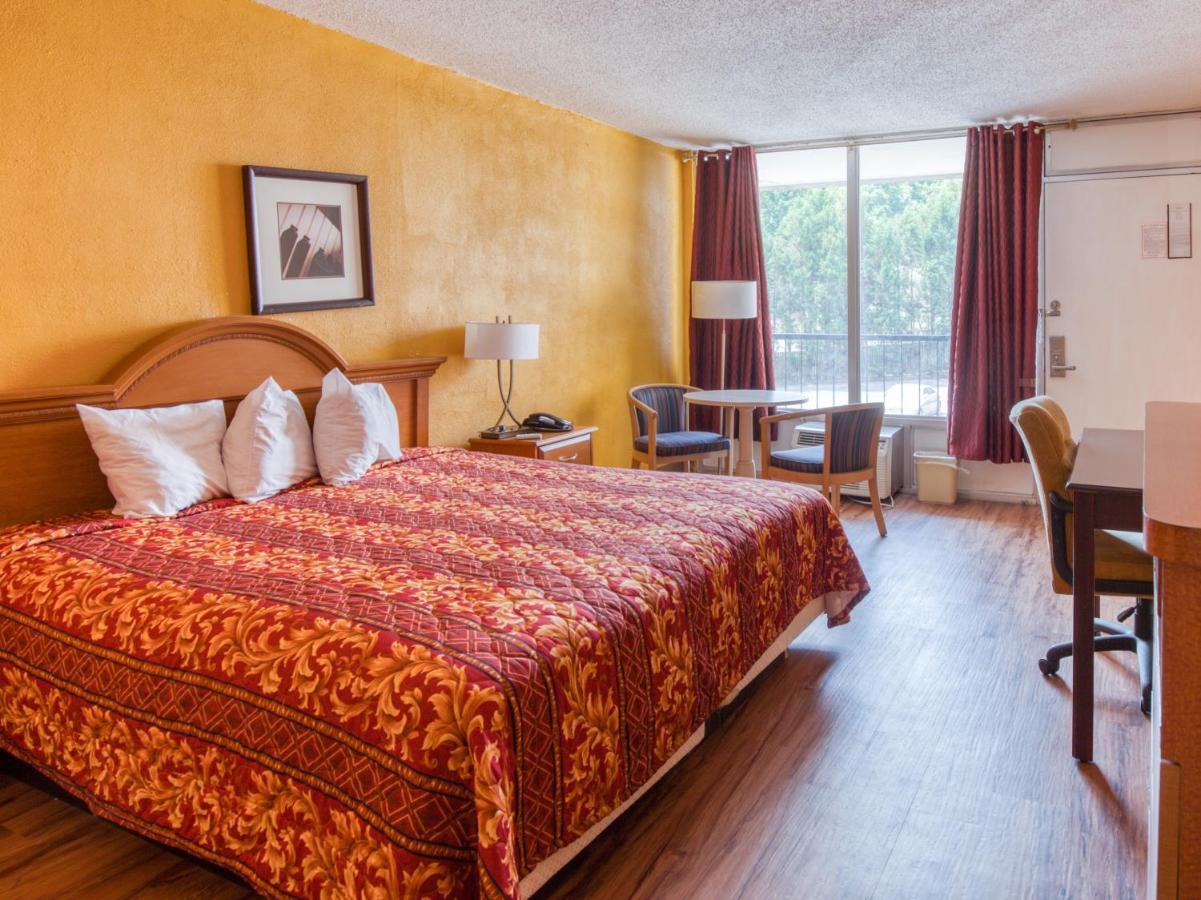 Budgetel Inn & Suites Форест-Парк Экстерьер фото
